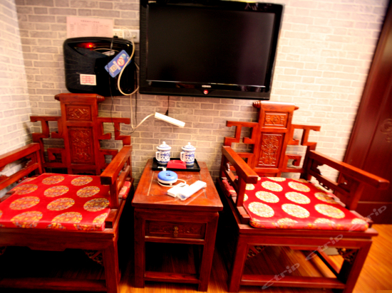 豪华阁楼斜坡顶大炕