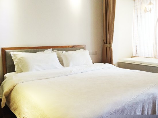 山水豪华大床房