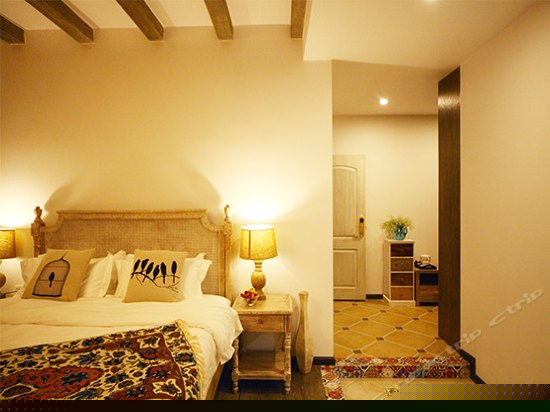 简约侧海景大床