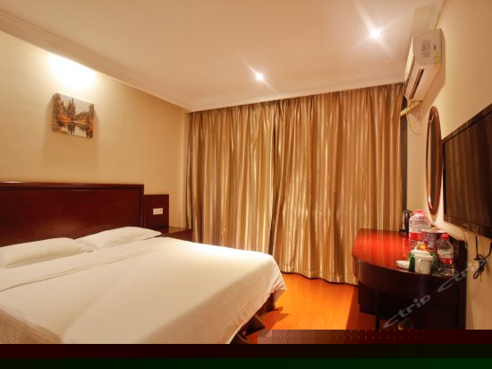 次品1.8米特价大床房