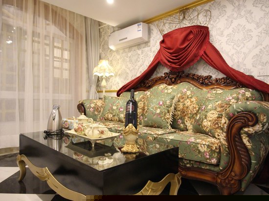 豪华宫廷复式LOFT家庭房