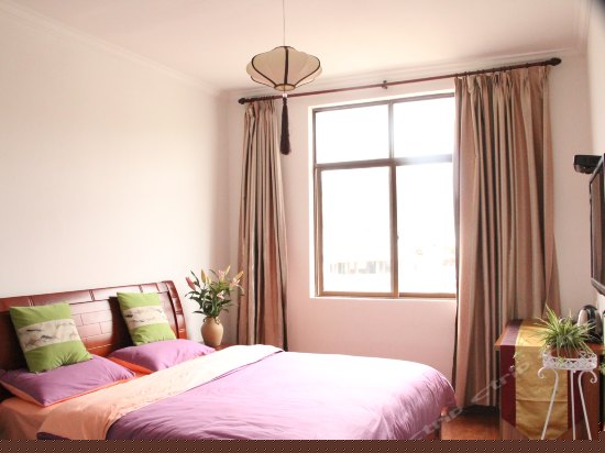 紫色浪漫豪华大床房