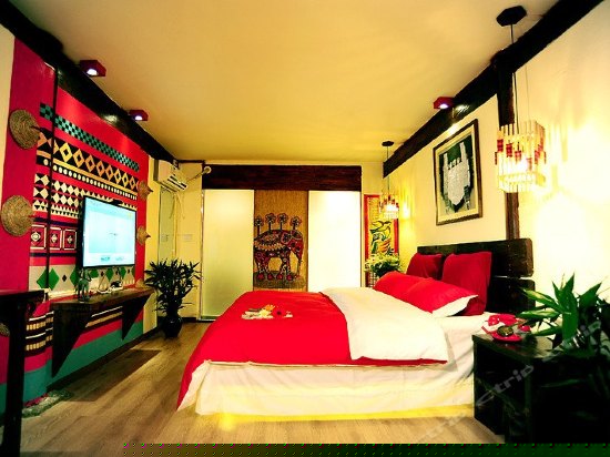 古城初芒豪华纳西大床房