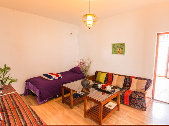 归鸿至阳台套房