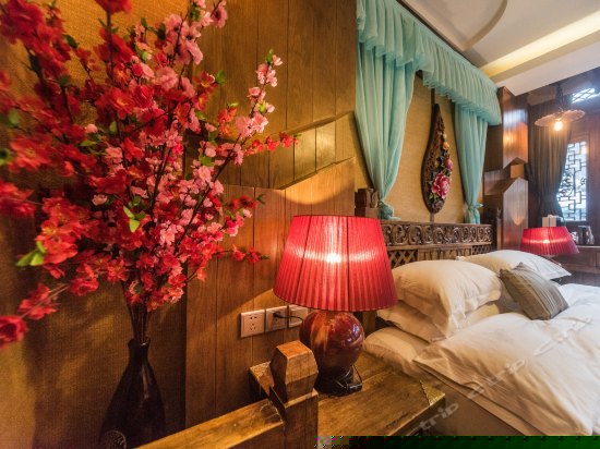 豪华阳光大床房