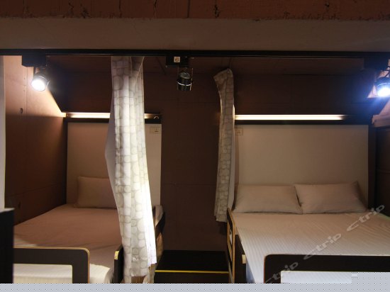 背包客共享宿舍（双人床位房）（无窗）