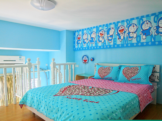 哆啦A梦主题园景复式家庭房