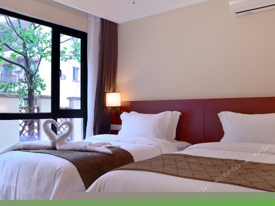 豪华山景单卧双床套房