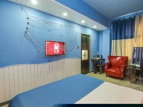 蔚蓝实光大床房