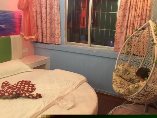 温馨浪漫圆床房