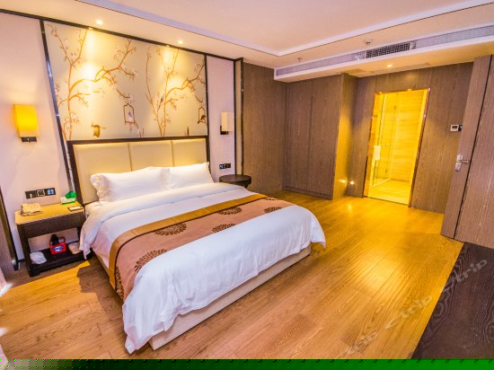 豪华山景阁楼套房