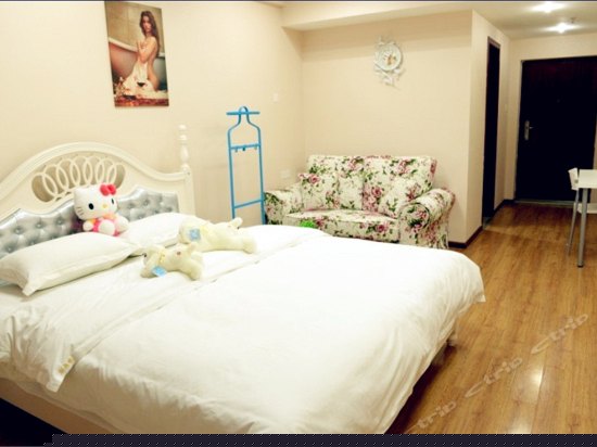 时尚豪华大床房