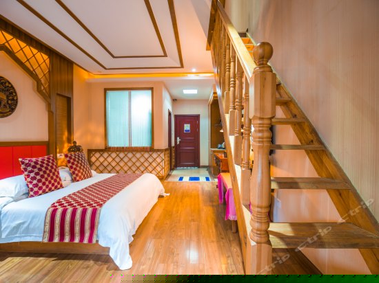 主题阁楼家庭套房