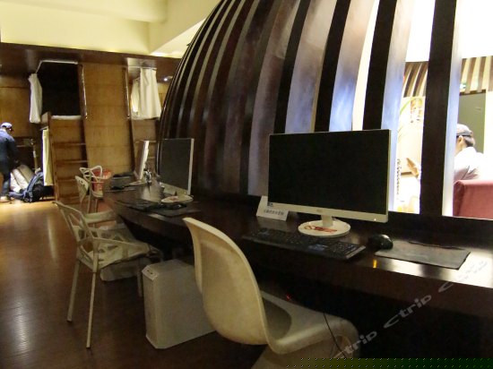 上下铺床位间(无窗)