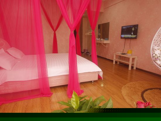 时尚豪华大床房