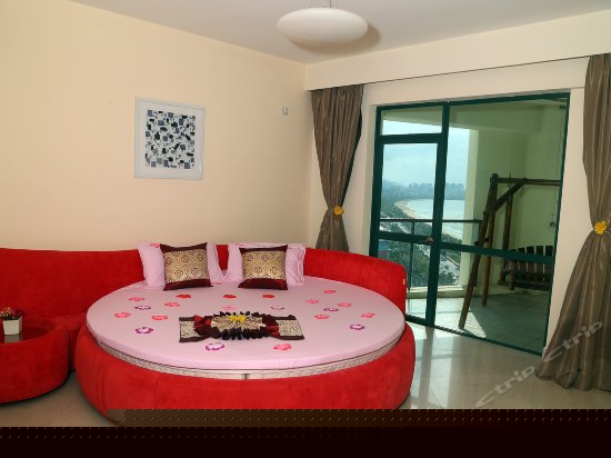 电脑豪华海景圆床房