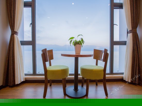 杨柳岸海景大床房