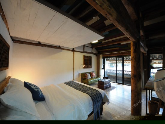 舍悲欢二楼简约单人间