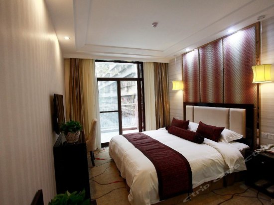 豪华休闲大床房