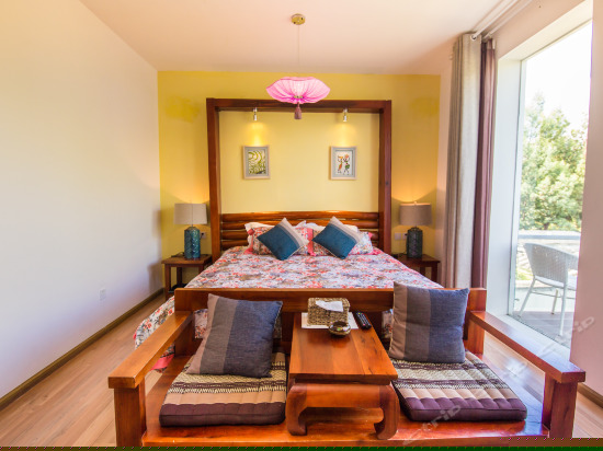 归鸿至阳台套房