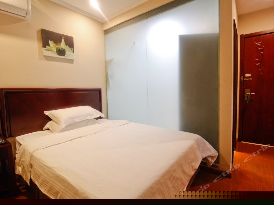 次品1.5米特价大床房