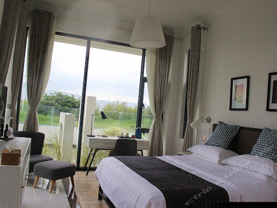 豪华水漾海景大床房