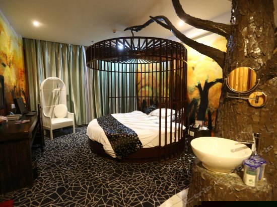 糊涂的爱（圆床）