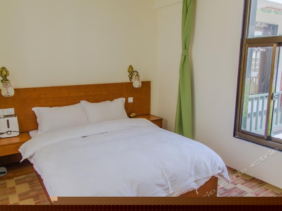 豪华阳光大床房