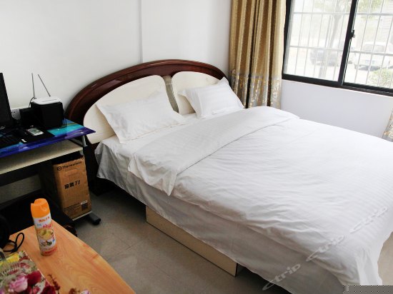 豪华情侣电脑大床房