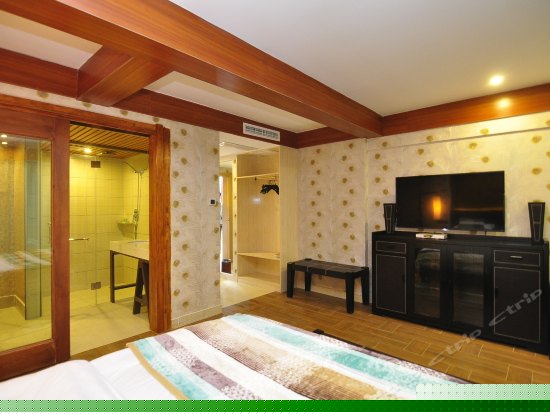 庭院江畔景观大床房