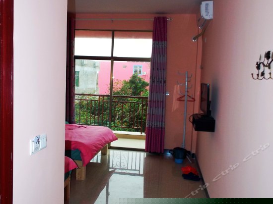 舒适远景亲子房