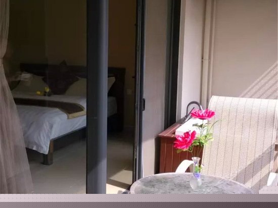 温馨园景套房(二卧室一厅)