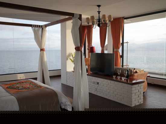 270度环视海景海上超豪华大床房