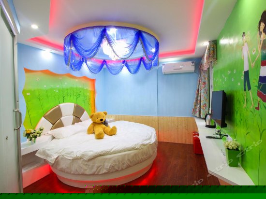 温馨浪漫圆床房