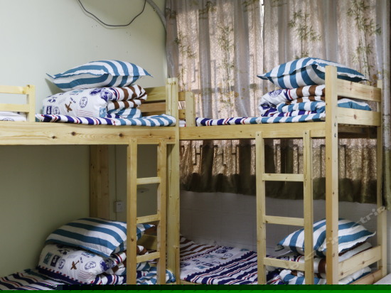 男生六人间（床位）