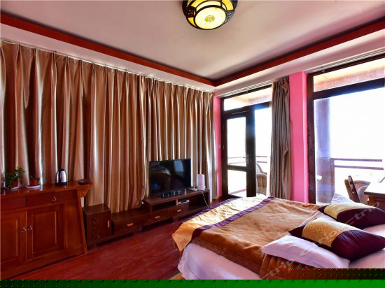 湖景情趣圆床房