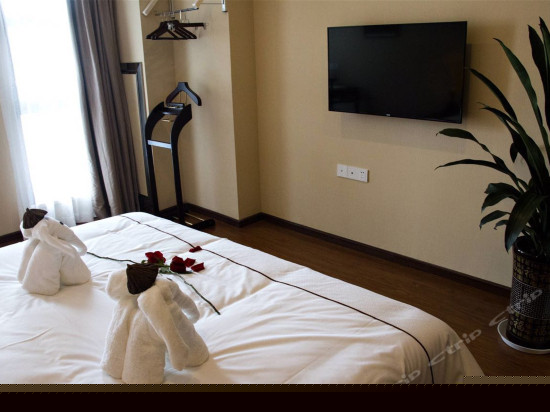 雾都江景大床房