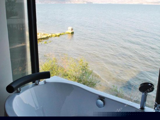 双鸳/亲水蜜月房