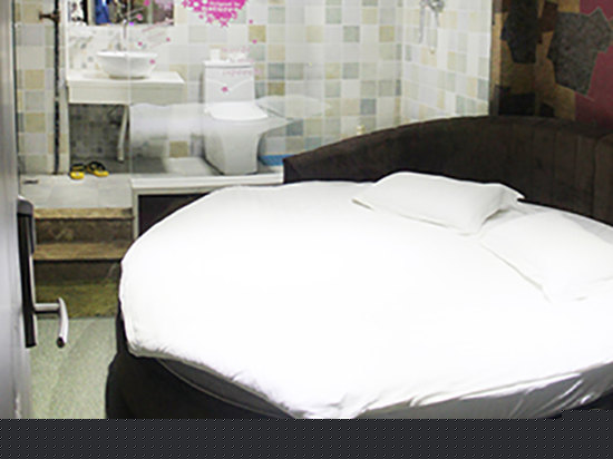 时尚主题圆床房