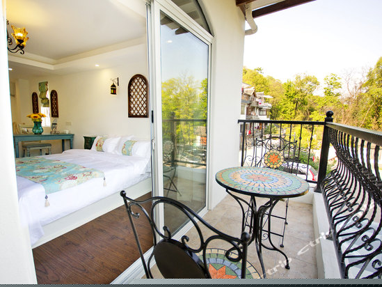 奢华山景小套房（露台景观）