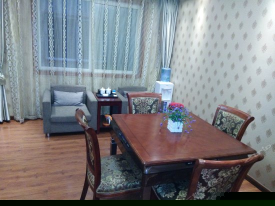 豪华大床麻将套房