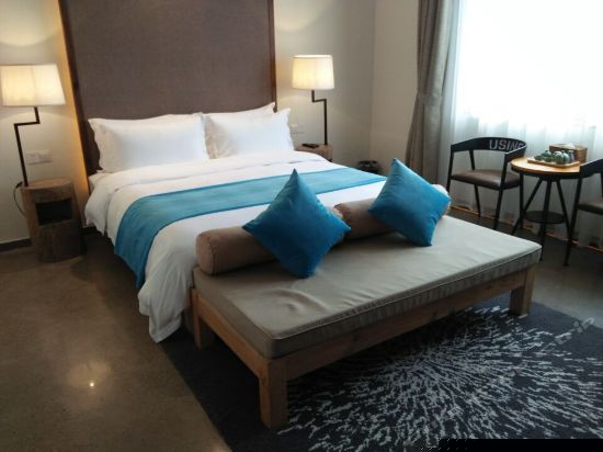 闲居豪华大床房