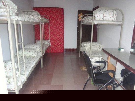 男生六人间（床位）