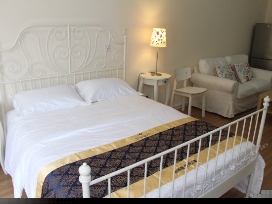 高级市景单卧大床房