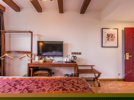 山景豪华大床房