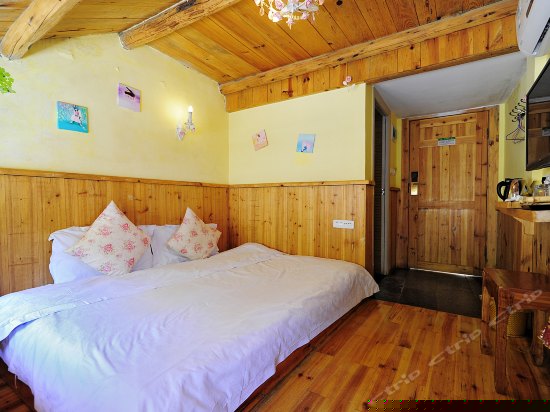 A栋花粉阁阁楼榻榻米房