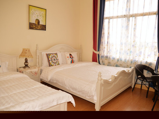 浪漫园景家庭房