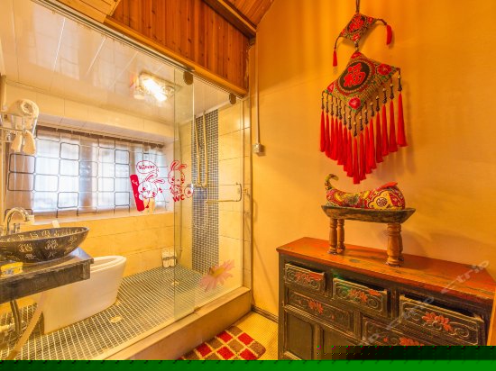 青稞蜜月大床房