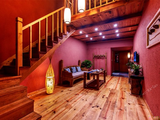 云集河景阳光大床房