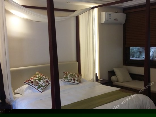 森林独幢小木屋